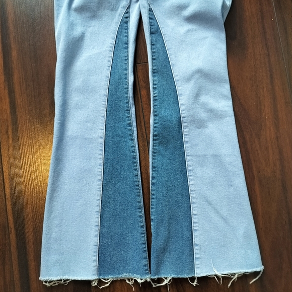 Forever 21 Flare Jeans with raw hem, Women Size 25 - Picture 3 of 16
